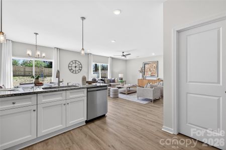 New construction Single-Family house 539 Dawn Cir, Charlotte, NC 28213 - image 7