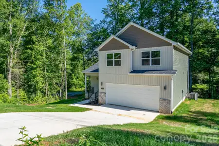 New construction Single-Family house 610 Queens Dr, Dallas, NC 28034 - image