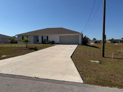 New construction Single-Family house 1724 Nw 11Th Pl, Cape Coral, FL 33993 - image