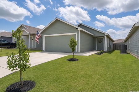 New construction Single-Family house 13322 Furyk Dr, San Antonio, TX 78221 plan Pitney - image