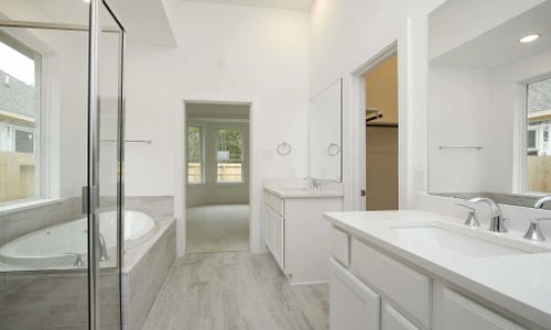 Midline by Highland Homes in Webster - image 19
