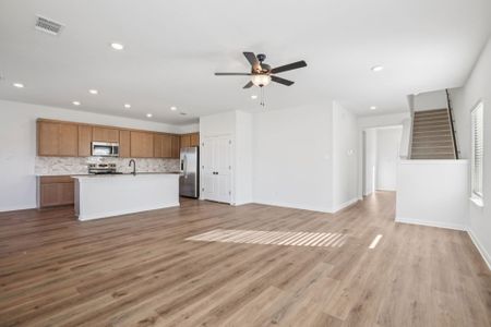 New construction Single-Family house 3704 Muller Oak Pass, Seguin, TX 78155 plan Coan - image 12