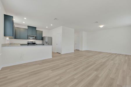 New construction Single-Family house 10446 Canard Crst, Converse, TX 78109 - image 17
