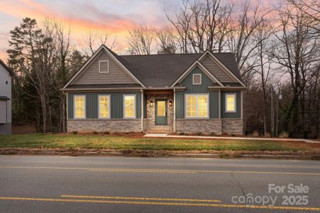 New construction Single-Family house 194 N Peace Haven Rd, Winston-Salem, NC 27104 - image