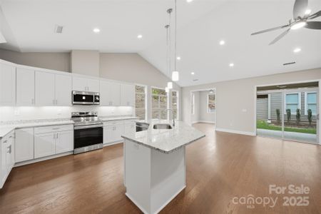 New construction Townhouse house 831B Wynnshire Dr, Hickory, NC 28601 - image 7