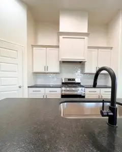 New construction Single-Family house 102 Persimmon Ct, Victoria, TX 77904 plan McKinney - image 13