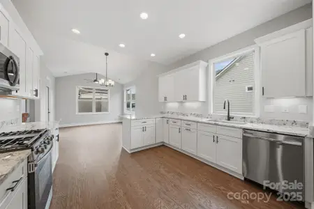 New construction Townhouse house 835A Wynnshire Dr, Hickory, NC 28601 - image 6