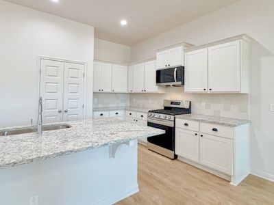 New construction Single-Family house 303 Cobblestone Ct, Victoria, TX 77904 plan Salado - image 9