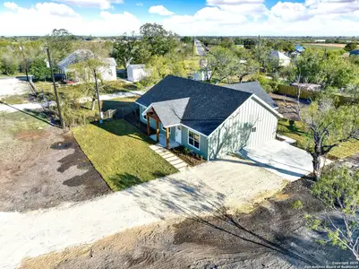 New construction Single-Family house 125 County Rd 4616, Hondo, TX 78861 - image