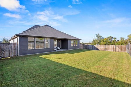 New construction Single-Family house 1427 Golden Meadow Dr, Van Alstyne, TX 75495 plan Kensington DEF - image 3