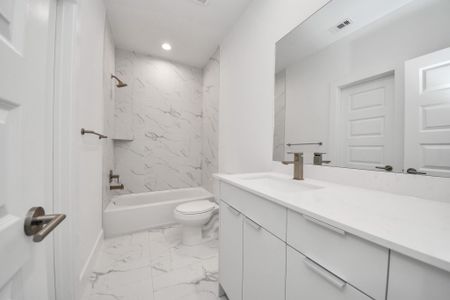 New construction Single-Family house 2104 Diagonal Ln, Houston, TX 77051 - image 8