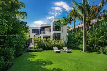 New construction Single-Family house 725 Ne 77Th St, Miami, FL 33138 - image