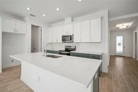 New construction Single-Family house 2949 Stewart Creek Cir, Plant City, FL 33565 - image 3