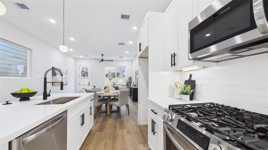 New construction Single-Family house 5032 Creekmont Dr, Houston, TX 77091 - image 11