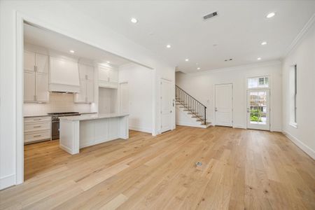 New construction Single-Family house 211 Sutton Row Pl, Houston, TX 77024 plan The Sutton - image 8