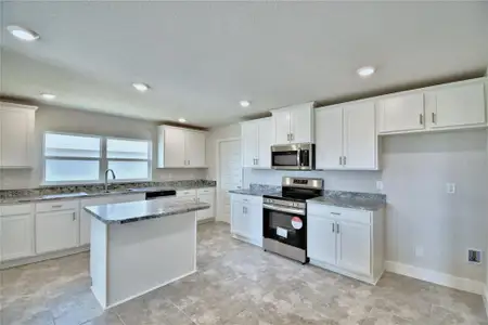 New construction Single-Family house 4023 Tullamore Ln, Auburndale, FL 33823 null- photo 9 9