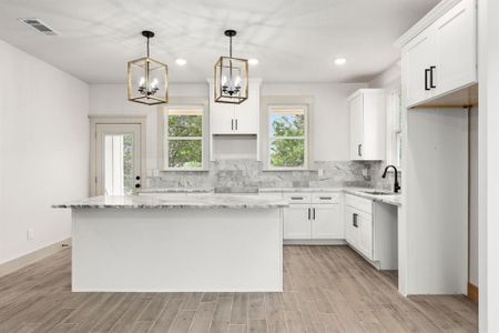 New construction Single-Family house 5703 Barkridge Dr, Granbury, TX 76048 - image 3