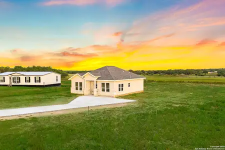New construction Single-Family house 149 Camino Verde Ct, La Vernia, TX 78121 - image