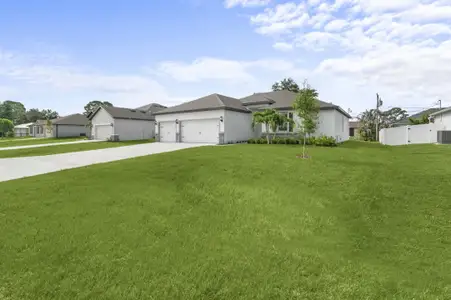 New construction Single-Family house 4562 SW Daemon St, Port St. Lucie, FL 34953 - image