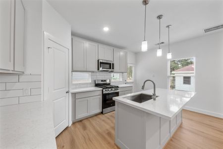 New construction Single-Family house 1220 E 33Rd St, Houston, TX 77022 - image 6