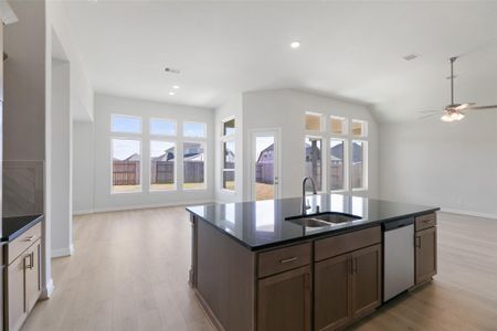 New construction Single-Family house 2348 Blue Sail Dr, Katy, TX 77493 plan Classic Series - Tulane - image 15