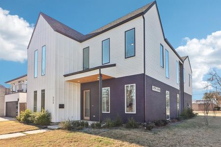 View of front of property featuring a front yard