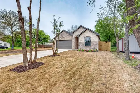 New construction Single-Family house 806 S Sherman St, Ennis, TX 75119 - image