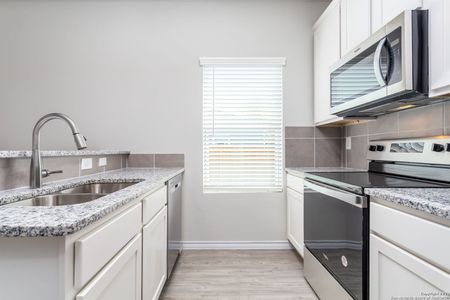 New construction Multi-Family house 609-611 Hudson St, Seguin, TX 78155 - image 3