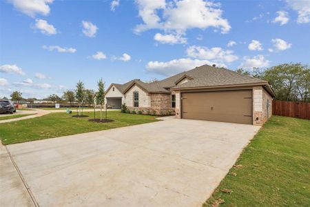 New construction Single-Family house 732 Jameson, Springtown, TX 76082 - photo 2 2