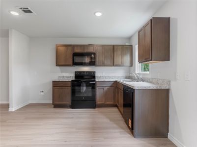 New construction Single-Family house 304 N Orange St, Sweeny, TX 77480 null- photo 6 6