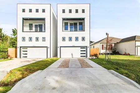 New construction Single-Family house 5323 Rue St, Houston, TX 77033 - image