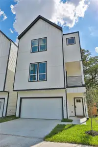 New construction Single-Family house 3128 Oats Street, Houston, TX 77020 - photo 0