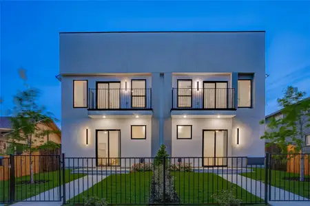 New construction Single-Family house 2313 S Vernon Ave, Dallas, TX 75224 - image