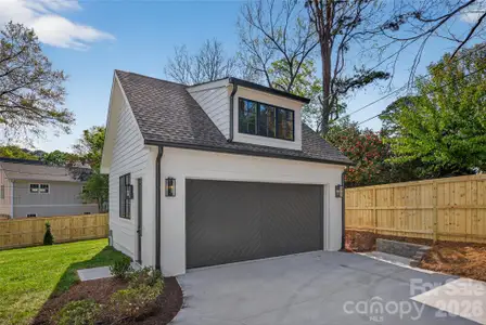 New construction Single-Family house 914 Edinburgh Ln, Charlotte, NC 28209 - image