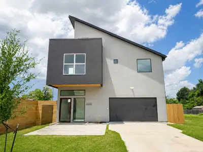 New construction Single-Family house 2030 Forest Hill Blvd, Houston, TX 77023 - image