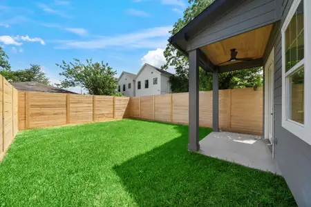 New construction Single-Family house 1305 Amundsen St N, Houston, TX 77009 - image