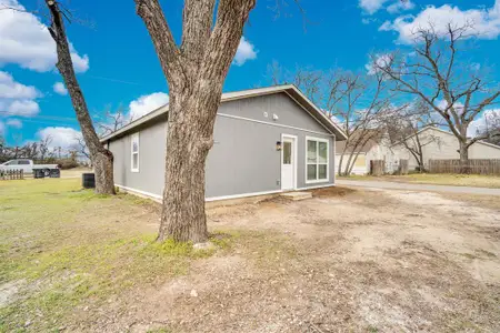 New construction Single-Family house 616 Sabine Ave, Cleburne, TX 76031 - image