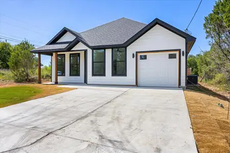 New construction Single-Family house 5915 Black Pine Cir, Granbury, TX 76048 - image