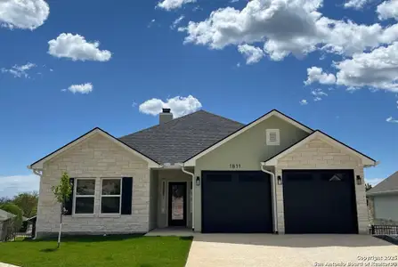 New construction Single-Family house 1811 Chateau Ln, Kerrville, TX 78028 - image