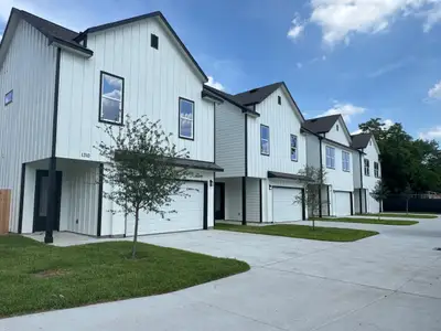 New construction Single-Family house 1308 Duff Ln, Houston, TX 77022 - image