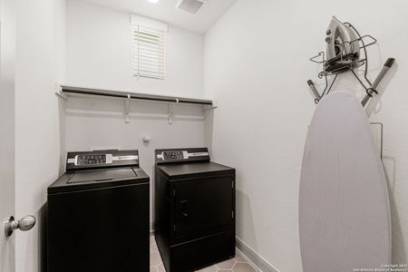 New construction Single-Family house 221 Vamanos, Boerne, TX 78006 plan Brandon - image 9