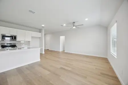 New construction Single-Family house 1715 Windmill Ln, Princeton, TX 75407 plan Hadley - Victory Series | Lot 50' - image 18