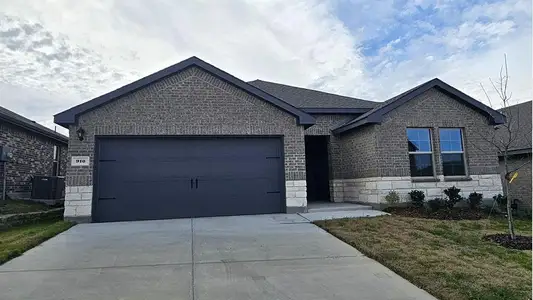 New construction Single-Family house 910 Newport Dr, Ferris, TX 75125 plan Huntsville - image