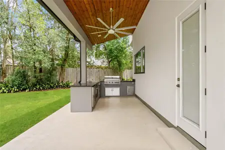 New construction Single-Family house 625 Piney Point Rd, Houston, TX 77024 - image