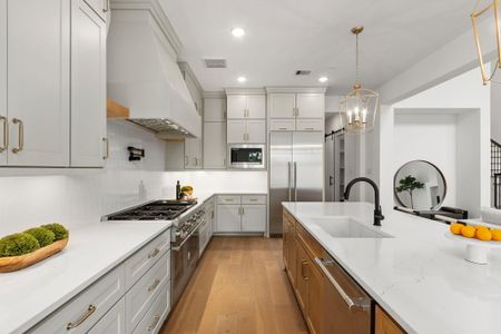 New construction Single-Family house 1306 Zora St, Houston, TX 77055 - image 11