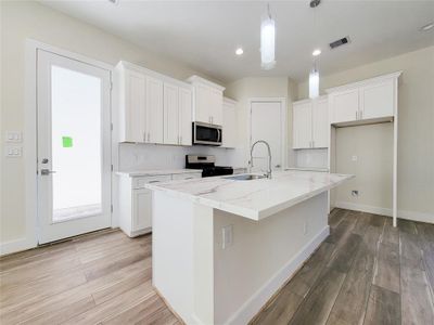 New construction Single-Family house 5935 Beall Street, Unit D, Houston, TX 77091 - photo 8 8