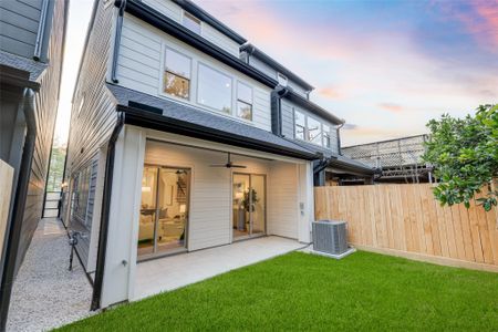 New construction Single-Family house 1042 Voight St, Houston, TX 77009 - image