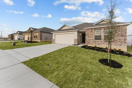 New construction Single-Family house 10403 Hotspur Rd, Converse, TX 78109 plan Larkspur - 30' Smart Series - image