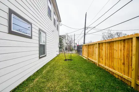 New construction Single-Family house 2309 Gagne St, Houston, TX 77020 - image