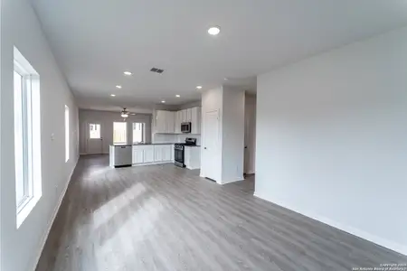 New construction Single-Family house 6609 Cibolo Spgs, Converse, TX 78109 plan Oak - image 6